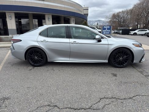 Used 2022 Toyota Camry XSE w/ Navigation Upgrade Package image 8