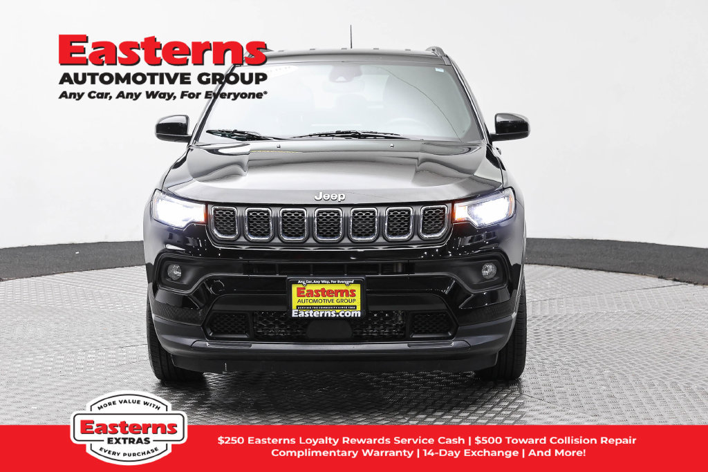 Used 2024 Jeep Compass Latitude AWD/4WD image 3