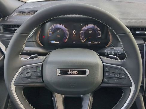 New 2025 Jeep Grand Cherokee Limited w/ Black Appearance Package image 33