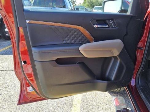 Used 2025 GMC Canyon Denali AWD/4WD image 6