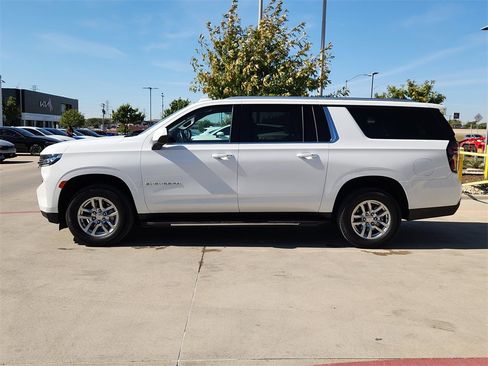 Used 2024 Chevrolet Suburban LT image 4