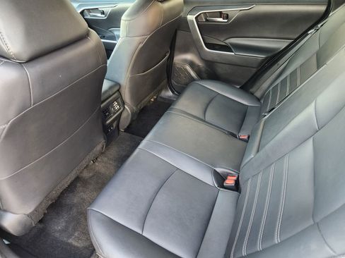 Used 2021 Toyota RAV4 XLE Premium image 34