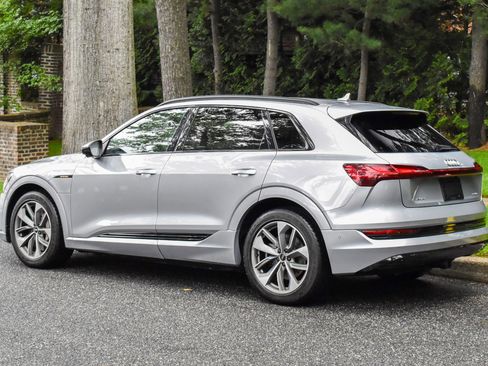 Used 2021 Audi e-tron Premium Plus w/ Premium Plus Package image 6