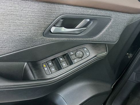 Used 2022 Nissan Rogue SV image 15