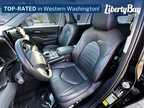 Used 2021 Toyota Highlander XLE AWD/4WD image 13