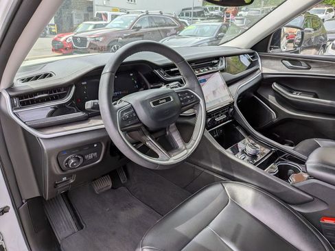 Used 2023 Jeep Grand Cherokee 4WD 4xe image 14