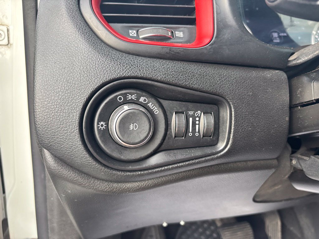 Used 2019 Jeep Renegade Trailhawk AWD/4WD image 15