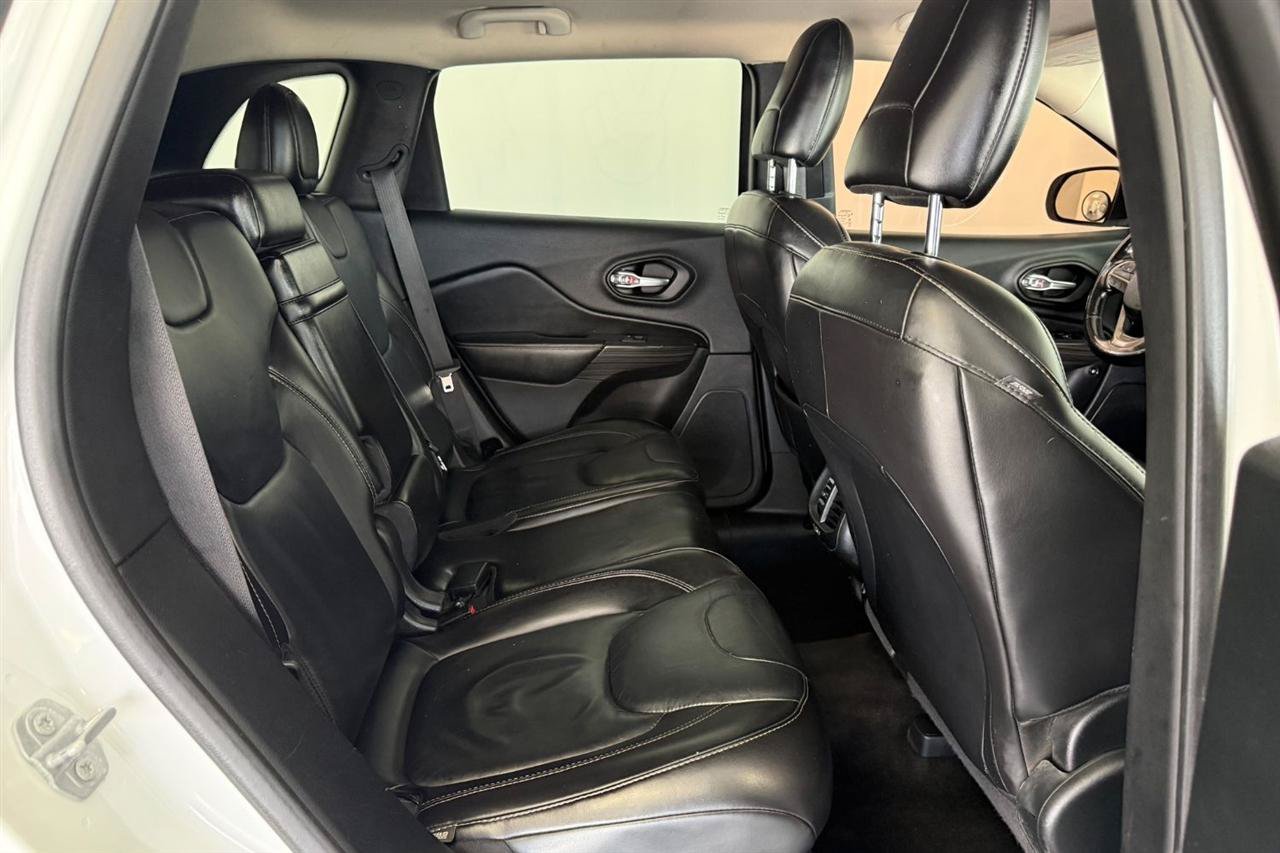 Used 2017 Jeep Cherokee Limited AWD/4WD image 12