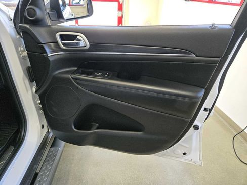 Used 2020 Jeep Grand Cherokee Limited AWD/4WD image 21