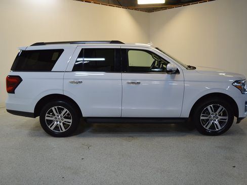 Used 2024 Ford Expedition Limited AWD/4WD image 2