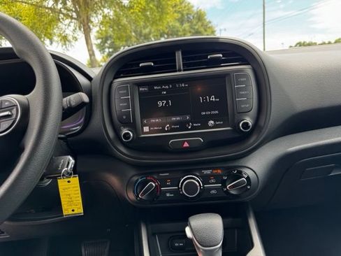 Used 2025 Kia Soul LX w/ LX Technology Package FWD image 27