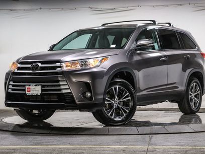 Certified 2019 Toyota Highlander Plus w/ Carpet Mat Package (TMS)