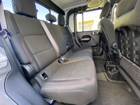 Used 2020 Jeep Gladiator Rubicon image 14