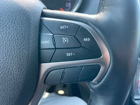 Used 2018 Jeep Grand Cherokee Altitude AWD/4WD image 17