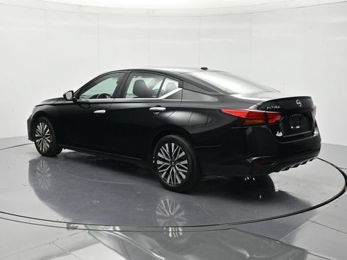 Used 2025 Nissan Altima 2.5 SV FWD image 7