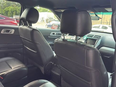 Used 2014 Ford Explorer XLT w/ Equipment Group 202A AWD/4WD image 19