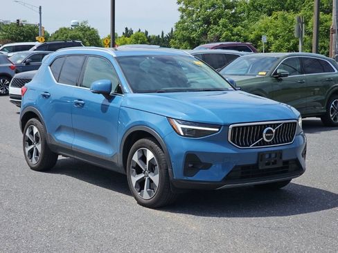 Used 2024 Volvo XC40 B5 Plus w/ Protection Package Premier AWD/4WD image 1
