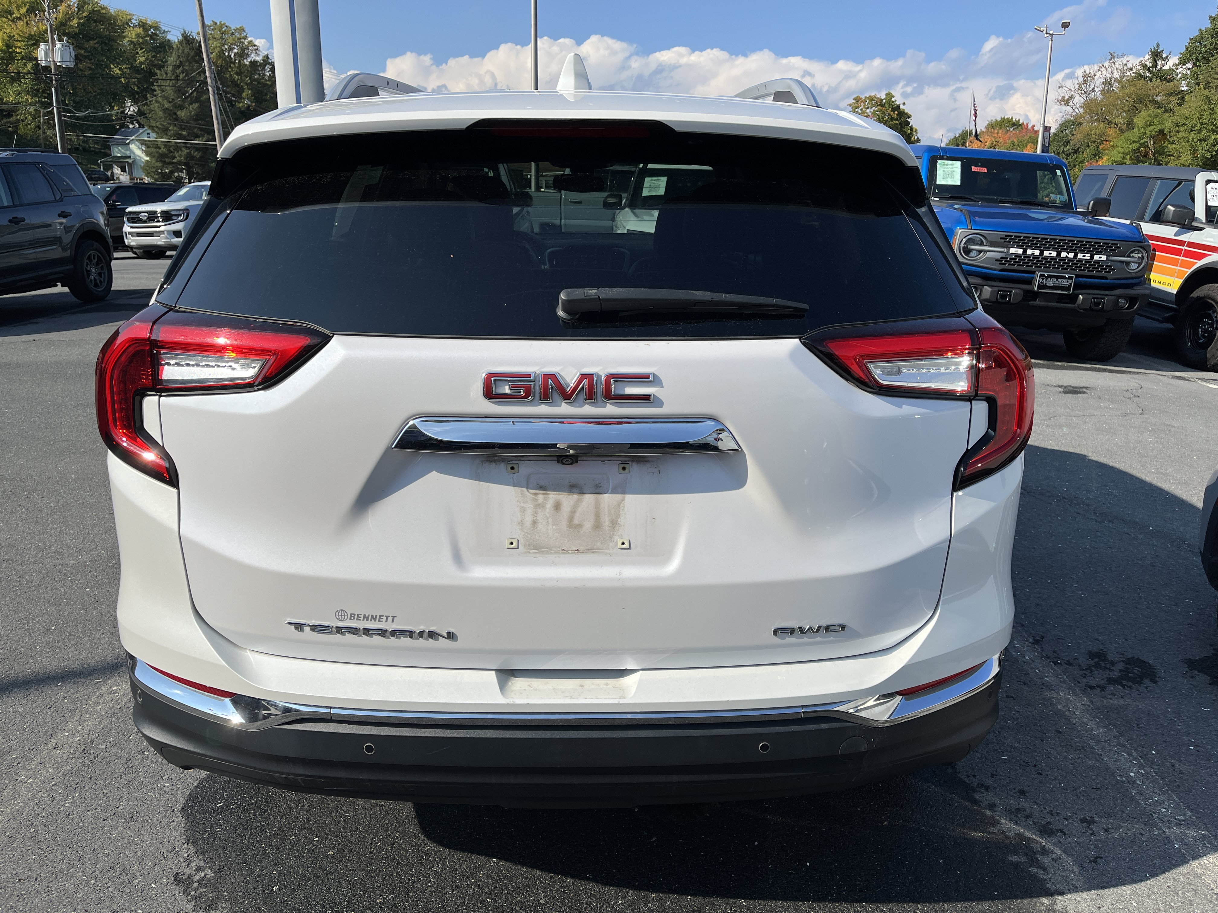 Used 2022 GMC Terrain SLT w/ Infotainment Package II AWD/4WD image 8