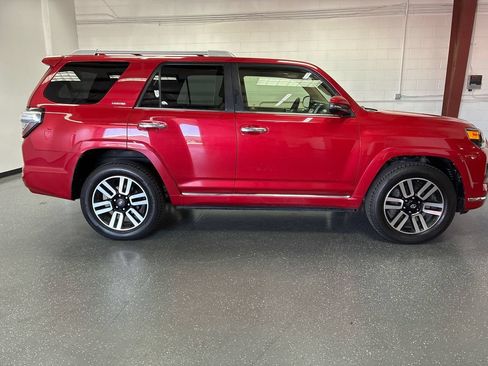 Used 2018 Toyota 4Runner Limited AWD/4WD image 3