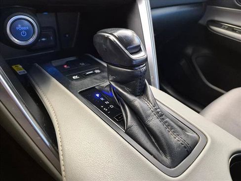 Used 2021 Toyota Venza LE w/ Carpet Mat Package (TMS) AWD/4WD image 18