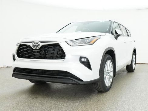 New 2026 Toyota Highlander Limited AWD/4WD image 6