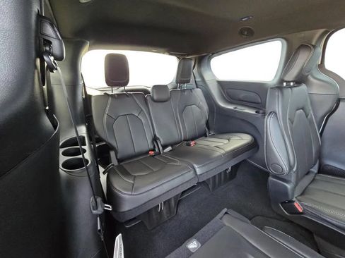New 2026 Chrysler Pacifica Select AWD/4WD image 27
