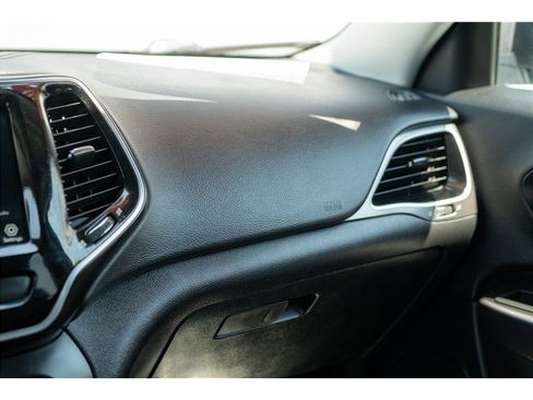 Used 2020 Jeep Cherokee Limited AWD/4WD image 13