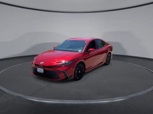 Used 2025 Toyota Camry SE w/ Convenience Package FWD image 4
