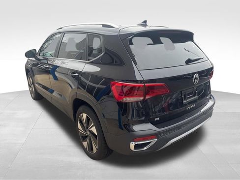 Used 2024 Volkswagen Taos SE image 4