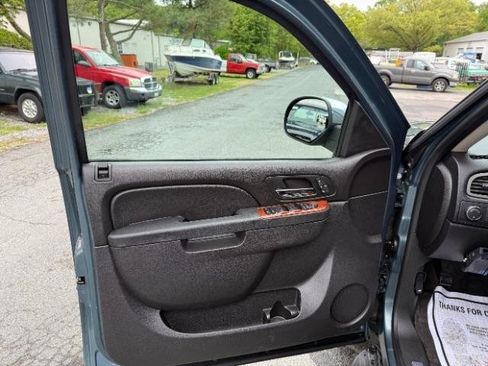 Used 2012 Chevrolet Avalanche LTZ AWD/4WD image 21