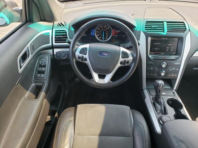 Used 2015 Ford Explorer XLT w/ Equipment Group 202A AWD/4WD image 16