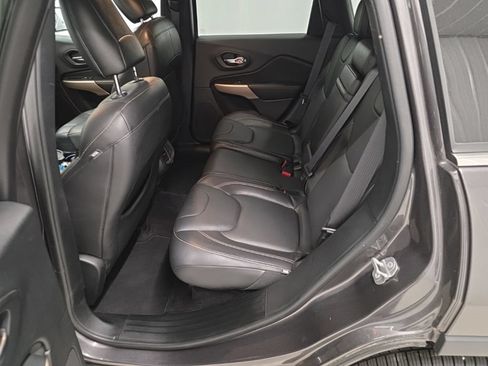 Used 2018 Jeep Cherokee Limited AWD/4WD image 10
