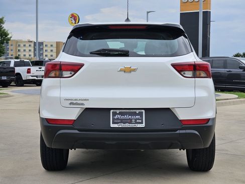 Used 2024 Chevrolet TrailBlazer LS w/ LS Confidence Package FWD image 8
