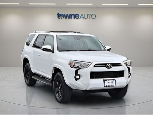 Used 2021 Toyota 4Runner SR5 Premium w/ Moonroof Package AWD/4WD image 9