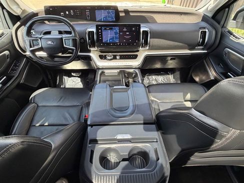 Used 2025 Ford Expedition Platinum AWD/4WD image 12