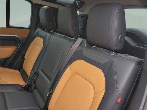 Used 2024 Land Rover Defender 110 X-Dynamic SE image 25