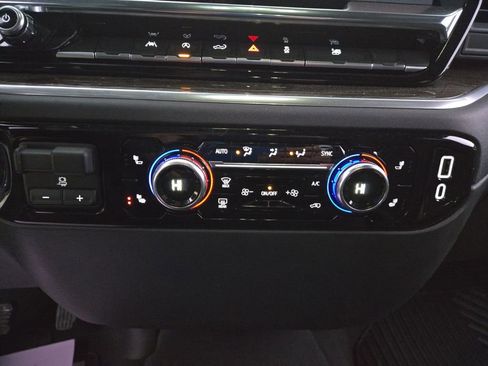 Used 2025 GMC Sierra 1500 Elevation image 24