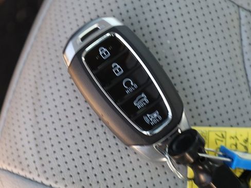 Used 2023 Hyundai Elantra Limited image 28