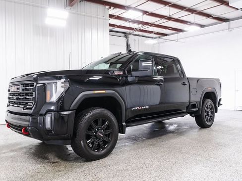 Used 2024 GMC Sierra 2500 AT4 w/ AT4 Premium Plus Package image 3