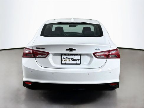 Used 2022 Chevrolet Malibu LT w/ Leather Package FWD image 8