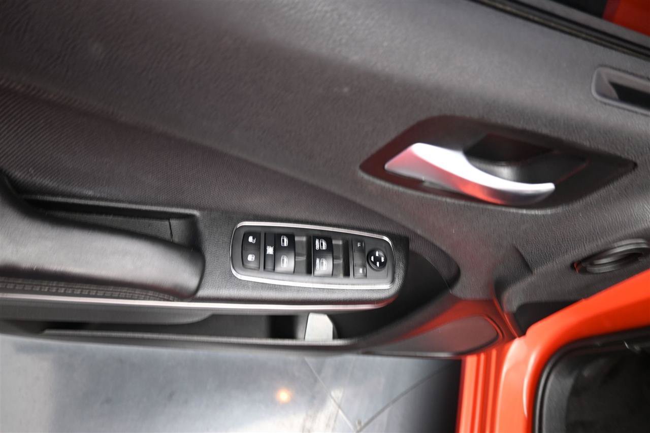 Used 2018 Dodge Charger SXT RWD image 12