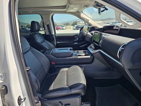 Used 2025 Ford Expedition Max Platinum AWD/4WD image 10