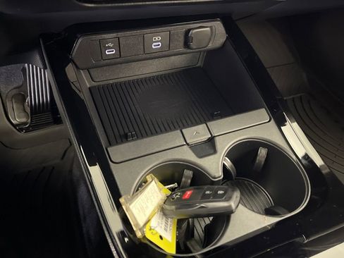 Certified 2025 Toyota Prius LE image 30