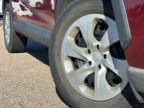 Used 2019 Toyota RAV4 LE image 2