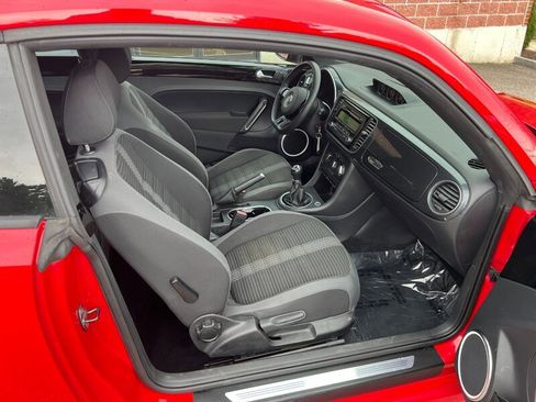 Used 2012 Volkswagen Beetle 2.0T FWD image 11