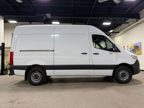 Used 2020 Mercedes-Benz Sprinter 2500 image 4