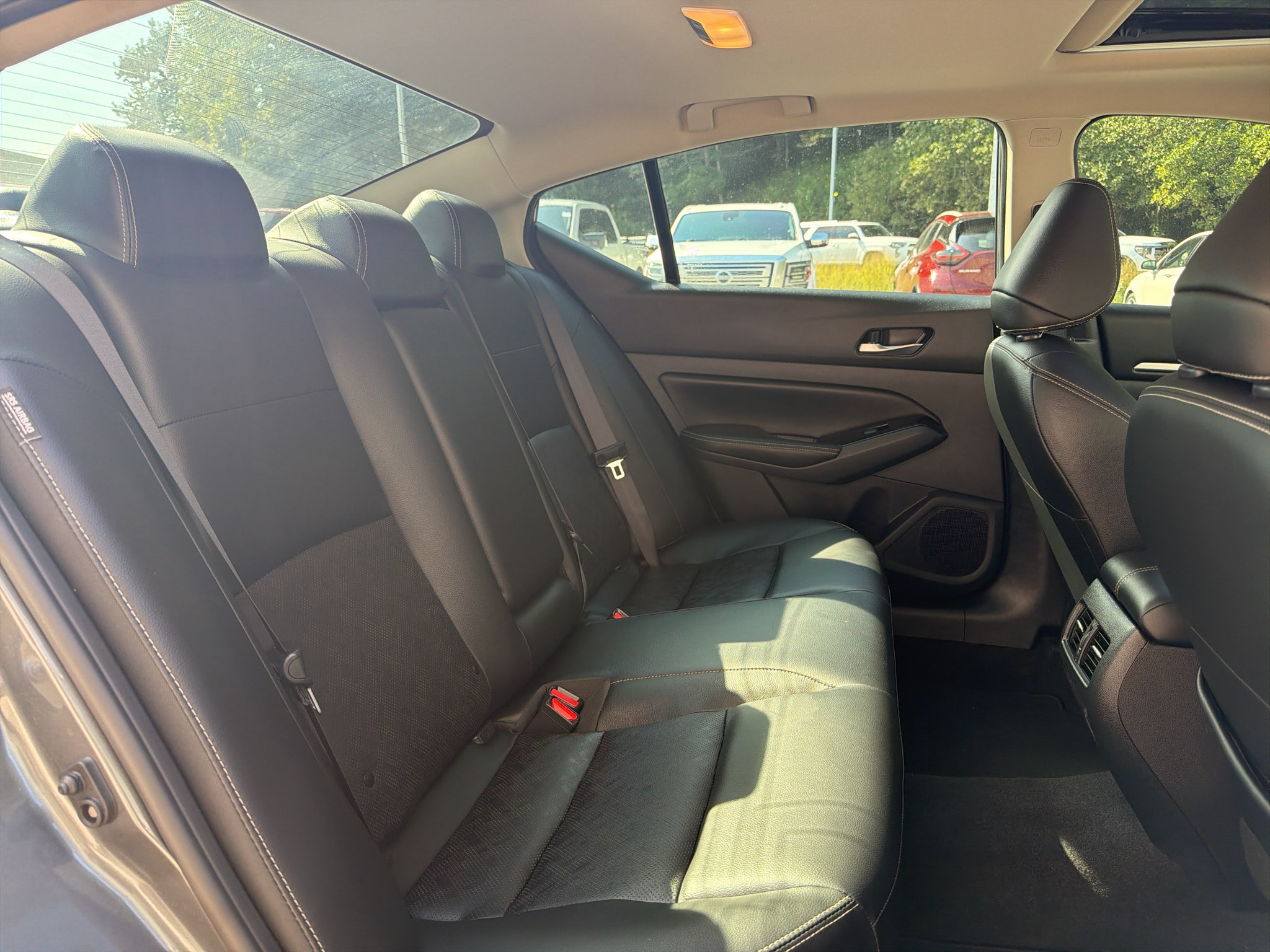 Used 2025 Nissan Altima 2.5 SL FWD image 18