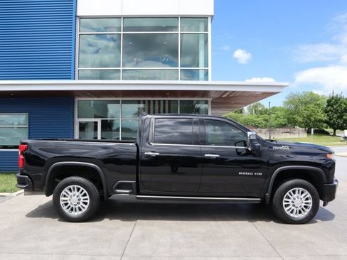 Used 2022 Chevrolet Silverado 2500 High Country w/ Z71 Off-Road Package AWD/4WD image 2