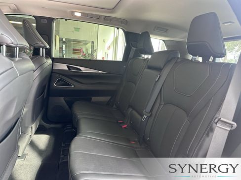 Certified 2026 INFINITI QX60 Luxe w/ Cargo Package FWD image 31
