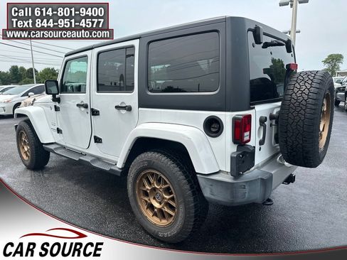 Used 2017 Jeep Wrangler Unlimited Sahara w/ Connectivity Group AWD/4WD image 5